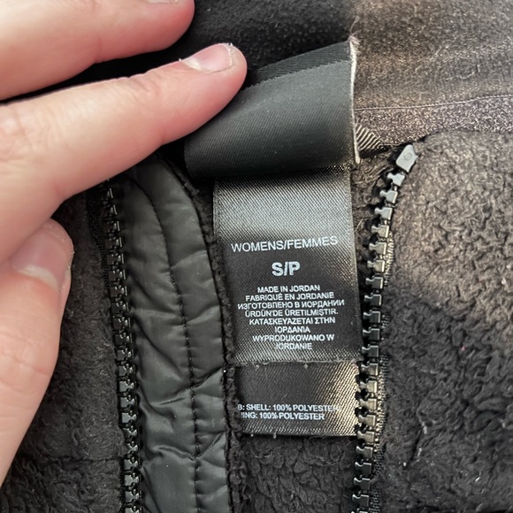 Women’s The North Face Fuzzy Zip Up Jacket - Picture 6 of 6